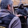 Özel harekat ve çevik kuvvet polislerinin de aralarında bulunduğu 313 polisin katılımıyla Fikirtepe'de narkotik uygulaması yapıldı Özel harekat ve çevik kuvvet polislerinin de aralarında bulunduğu 313 polisin katılımıyla Fikirtepe'de narkotik uygulaması yapıldı