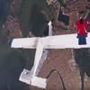 Venedik semalarında wingsuit yaptılar