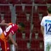 Arena'da ortalığı karıştıran pozisyon Arena'da ortalığı karıştıran pozisyon