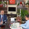 Makam koltuğuna oturdu, 500 sandalye istedi Makam koltuğuna oturdu, 500 sandalye istedi