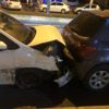 Ehliyetsiz sürücü dehşet saçtı, 6 arabaya böyle çarptı! Linçten polis kurtardı