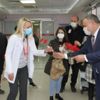 Buca Belediyesinden sağlıkçılara kırmızı karanfil Buca Belediyesinden sağlıkçılara kırmızı karanfil