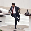 Kürsüde sahte paraları etrafa saçtı