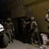 Silah tehdidiyle topladıkları haraçları terör örgütü El-Kaide’ye gönderen şüpheliler yakalandı Silah tehdidiyle topladıkları haraçları terör örgütü El-Kaide’ye gönderen şüpheliler yakalandı