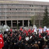 O operasyonda 2 kişi yurtdışına çıktı
