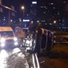 İstanbul'da yaralı taşıyan ambulans devrildi İstanbul'da yaralı taşıyan ambulans devrildi