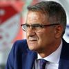 Şenol Güneş Lucescu'yu solladı Şenol Güneş Lucescu'yu solladı