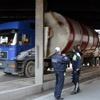 Zonguldak'ta, TIR köprüye sıkıştı