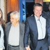 Misafirini ağırladı kızının yanına koştu Misafirini ağırladı kızının yanına koştu