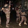 Adana'da sokak çetelerine operasyon: 15 gözaltı Adana'da sokak çetelerine operasyon: 15 gözaltı
