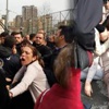 Başakşehir'de protesto düzenleyen mahalleliye plastik mermi Başakşehir'de protesto düzenleyen mahalleliye plastik mermi