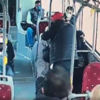 İzmir'de çarşaflı kadına çirkin saldırı İzmir'de çarşaflı kadına çirkin saldırı
