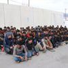 Kamyon kasasında 100 düzensiz göçmen yakalandı