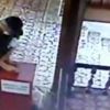 Sakızlı telle camiden paraları böyle çaldı Sakızlı telle camiden paraları böyle çaldı