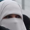 Kanadalı Müslümanlar, uygulamaya konulan peçe yasağına karşı dava açtı