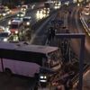 Servis aracı metrobüs durağına çarptı