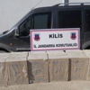 Kilis'te 59 kilo esrar ve çok sayıda kaçak sigara yakalandı