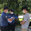 Polisi gören maskesini taktı