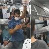 Metrobüs içinde şemsiyeyle korundular