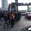 TÜYAP'taki kitap fuarına gidenler metrobüs üst geçidinde izdihama neden oldu TÜYAP'taki kitap fuarına gidenler metrobüs üst geçidinde izdihama neden oldu