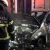 Kocaeli'de park halindeki otomobil alev alev yandı Kocaeli'de park halindeki otomobil alev alev yandı