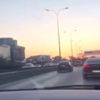 Trafikte sürücülerin makas atma yarışı kamerada