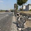Kamyondan yola düşen künkler ulaşımı aksattı