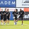 Beşiktaş’ta Cenk Tosun takımla çalıştı Beşiktaş’ta Cenk Tosun takımla çalıştı