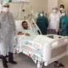 Koronavirüsü yenen doktor, plazma bağışıyla hastasını da kurtardı Koronavirüsü yenen doktor, plazma bağışıyla hastasını da kurtardı