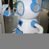 Ateş ölçüp dezenfektan sıkan, maske veren robot geliştirdiler