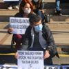 Sağlık çalışanlarından ayçiçek yağlı görülmemiş protesto. Bir dokunan bin ah işitti Sağlık çalışanlarından ayçiçek yağlı görülmemiş protesto. Bir dokunan bin ah işitti