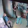 Hastanede skandal! Pantolonunu indirip, sağlık çalışanlarına küfretti; o anlar kamerada Hastanede skandal! Pantolonunu indirip, sağlık çalışanlarına küfretti; o anlar kamerada
