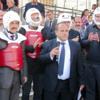 Öğretmenlerden kask ve yelekli protesto Öğretmenlerden kask ve yelekli protesto