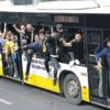 Otobüslerde kırılmadık cam kalmadı Otobüslerde kırılmadık cam kalmadı