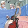 Beyin ameliyatında gitar çaldı