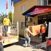 Evleri yanan aileleri belediyeden eşya desteği Evleri yanan aileleri belediyeden eşya desteği