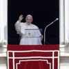 Papa Francis, Vatikan'da asansörde mahsur kaldı