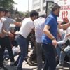Adliye çıkışında ortalık savaş alanına döndü Adliye çıkışında ortalık savaş alanına döndü