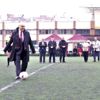 Kadınların maçında başlama vuruşunu Vali Köşger yaptı Kadınların maçında başlama vuruşunu Vali Köşger yaptı