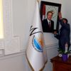 Kayyum ilk olarak Erdoğan’ın fotoğrafını astı