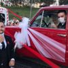 Gelin arabası yaptığı klasik otomobilini yıpranmasın diye çekiciye yükleyerek kız almaya gitti