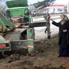 Vali Hüseyin Avni Coş'un annesi eylem yaptı Vali Hüseyin Avni Coş'un annesi eylem yaptı