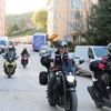 Motosikletlerini ihtiyaç sahiplerine destek için sürüyorlar