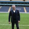 Fenerbahçe Mangala ile dirsek teması halinde Fenerbahçe Mangala ile dirsek teması halinde