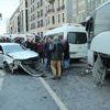 Beyoğlu’nda alkollü sürücü minibüse ve vatandaşlara çarptı: 3 yaralı