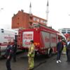 Otomobil, otobüs durağına daldı: 2 yaralı Otomobil, otobüs durağına daldı: 2 yaralı