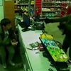 Tekel bayisini silahla soydu, 3 bin 500 lira parayı alıp kayıplara karıştı Tekel bayisini silahla soydu, 3 bin 500 lira parayı alıp kayıplara karıştı