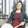 Hatay'da eşinden boşanan kadın, adliye önünde davul zurna eşliğinde halay çekti Hatay'da eşinden boşanan kadın, adliye önünde davul zurna eşliğinde halay çekti