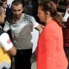 Gaziyi evine otobüsle gönderdiler Gaziyi evine otobüsle gönderdiler