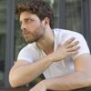 Emre Özgünsür'den 'Sizli Bizli' Emre Özgünsür'den 'Sizli Bizli'